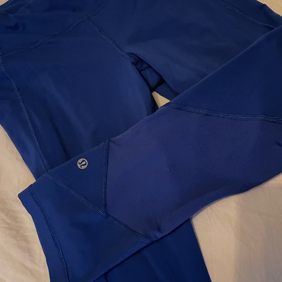 Lulu lemon Size 8 blue cropped tights - Picture 2 of 3